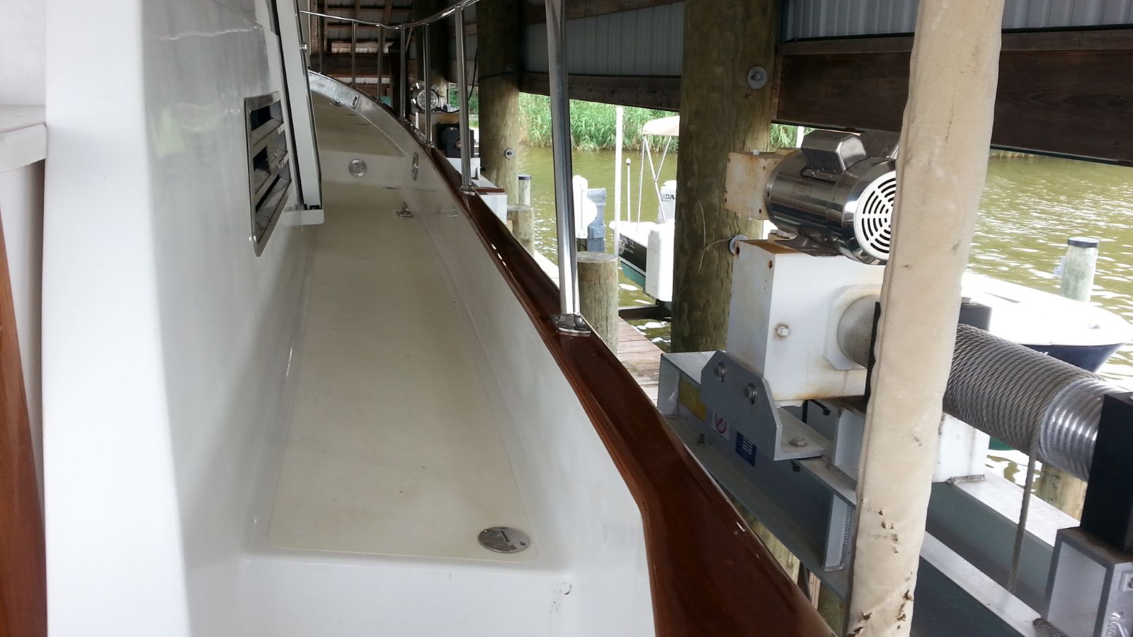 Boat Varnishing in Maryland